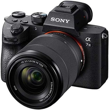 Sony Алфа о7 III 24MP UHD 4K Mirrorless Камера со FE 28-70mm Леќа - Пакет со 2X 64GB SDXC Картички, Камера Случај, 2X Резервни Батерии,